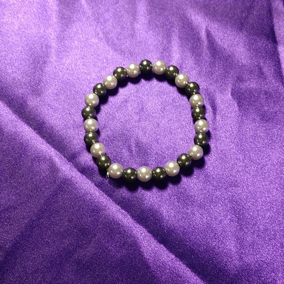 light purple and gray bracelet💜 - Picture 2 of 5